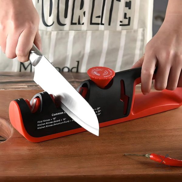 Aiguiseur de couteaux SharpPro pour des lames efficaces