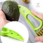 Outil de cuisine pour simplifier la découpe d'avocats