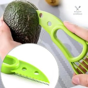 Outil de cuisine pour simplifier la découpe d'avocats