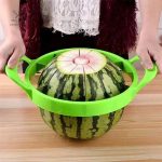 Outil pratique pour préparer des fruits en tranches