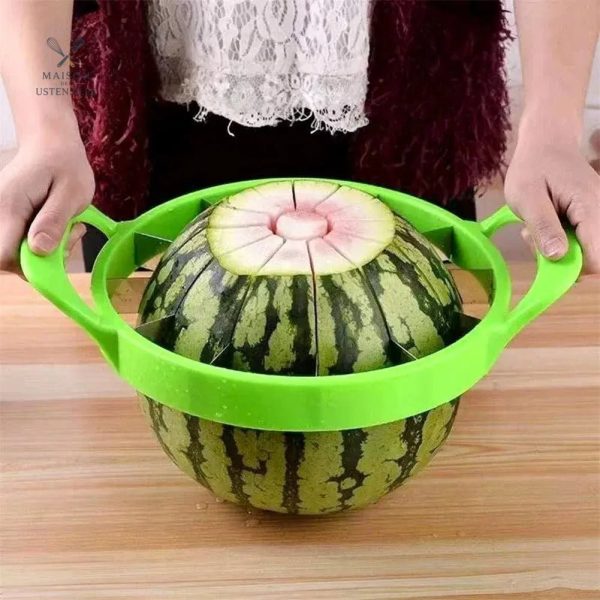 Outil pratique pour préparer des fruits en tranches