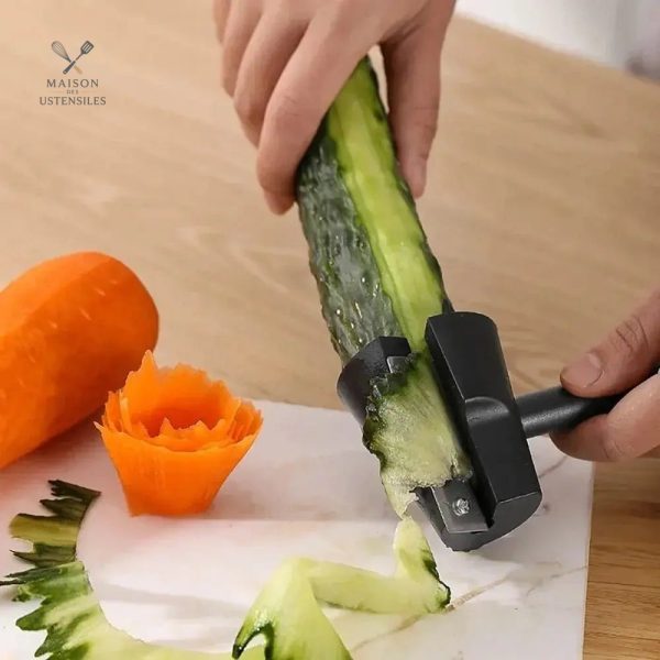 Accessoire de cuisine pour découper légumes en spirales