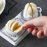 Coupeur d'œufs, gadget indispensable en cuisine