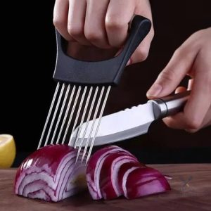Ustensile polyvalent pour couper des légumes rapidement