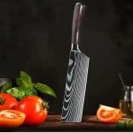 Couteau Santoku, idéal pour trancher et hacher