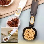 Cuillère balance pour doser les aliments facilement
