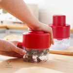 Gadget cuisine efficace pour enlever les noyaux des cerises