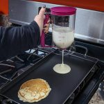 Distributeur de pâte pour un service pratique