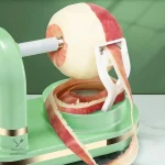 Mandoline de cuisine : éplucheur à pommes en action