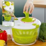 Outil pratique pour essorer la salade facilement