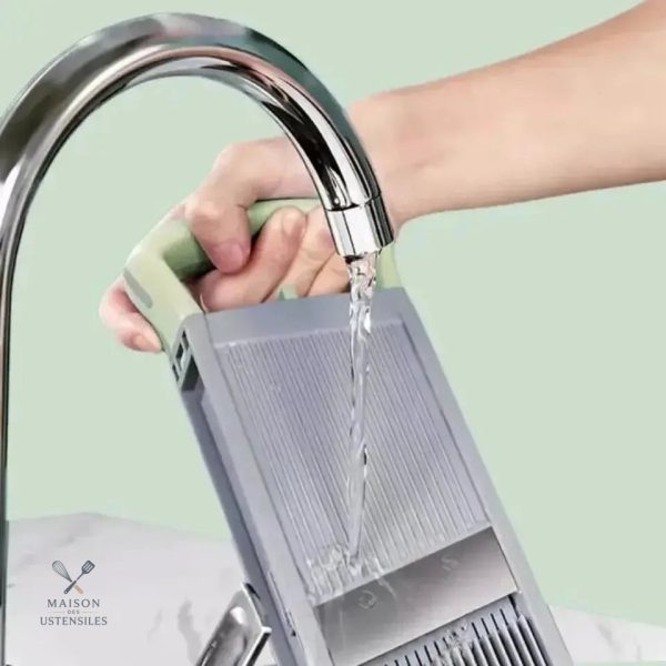 Mandoline de cuisine compacte et facile à ranger