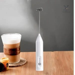 Shaker cocktail avec mousseur à lait intégré