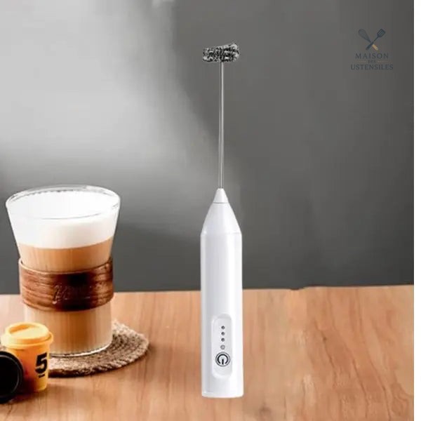 Shaker cocktail avec mousseur à lait intégré
