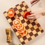 Accessoire de cuisine : planche à découper en bois