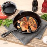 Ustensile de cuisine en fonte pour plats savoureux