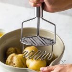 Outil de cuisine essentiel : presse purée inox