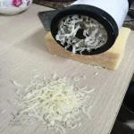 Râpe à fromage ergonomique pour un usage quotidien pratique