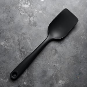 Spatule silicone noire pour cuisine